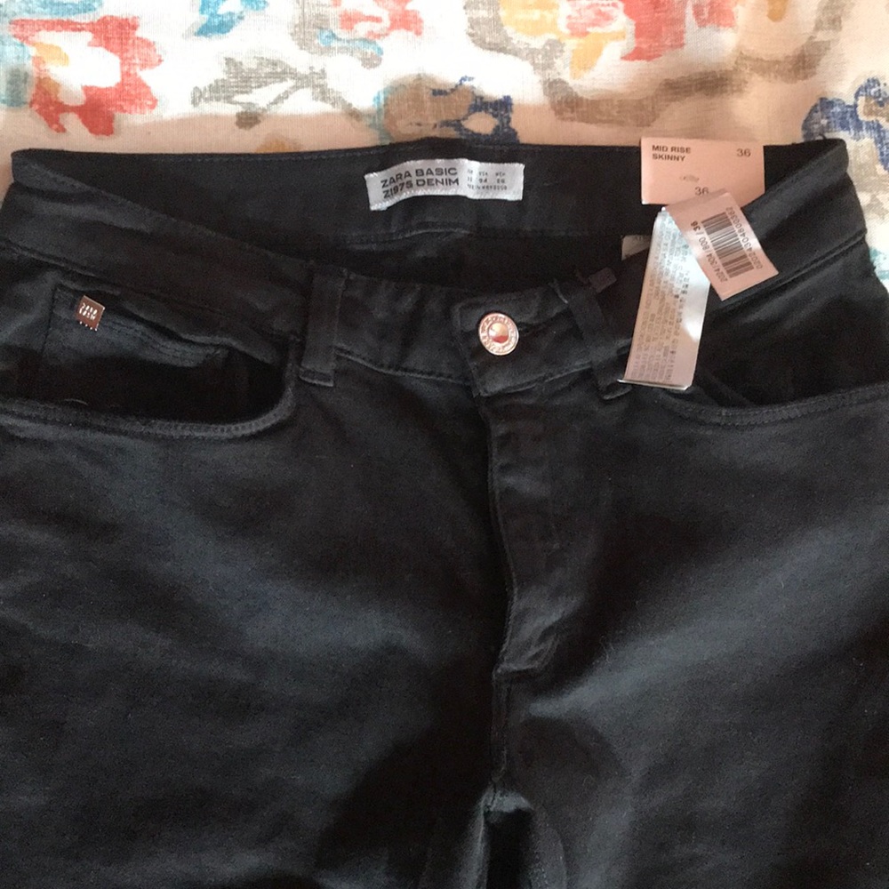 Zara Basic Size 4 USA NWT Black stretchy skinny Jean. No flaws